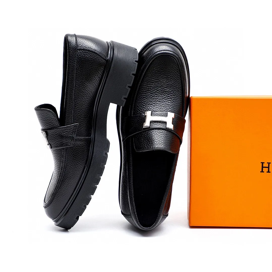 Men's shoes 💰700 💐[HERMES] popular men's shoes counter original items! The world's top brands...Luxury quality...//Fashion and high-end footwear 👍💪🏻...give you a low-key luxury comfort experience👍. The upper is made of pure Italian-imported original top-layer pebbled cowhide. Sweat-absorbent cowhide leather lining. Comfortable and breathable. The original rubber-plastic flower foam light outsole is high-end and classy. Luxurious and noble!! .. OEM factory shipment [Hug] stall.. Original plate. Welcome to taste..39-45 (38.45.46🉑️Customized)